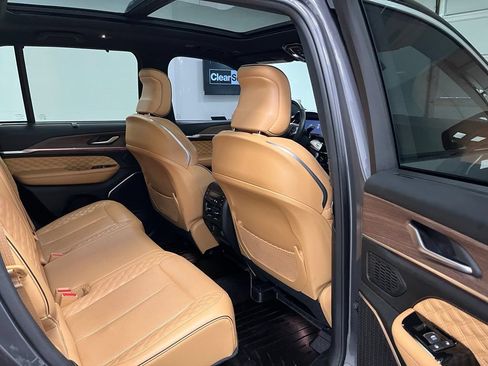 Used 2022 Jeep Grand Cherokee Summit w/ Luxury Tech Group V AWD/4WD image 54
