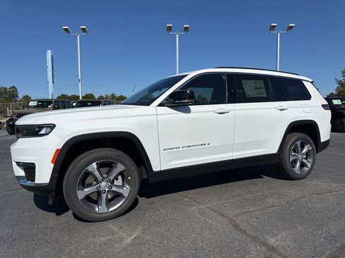 New 2025 Jeep Grand Cherokee L Limited image 39