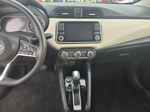 Used 2021 Nissan Versa SV FWD image 7