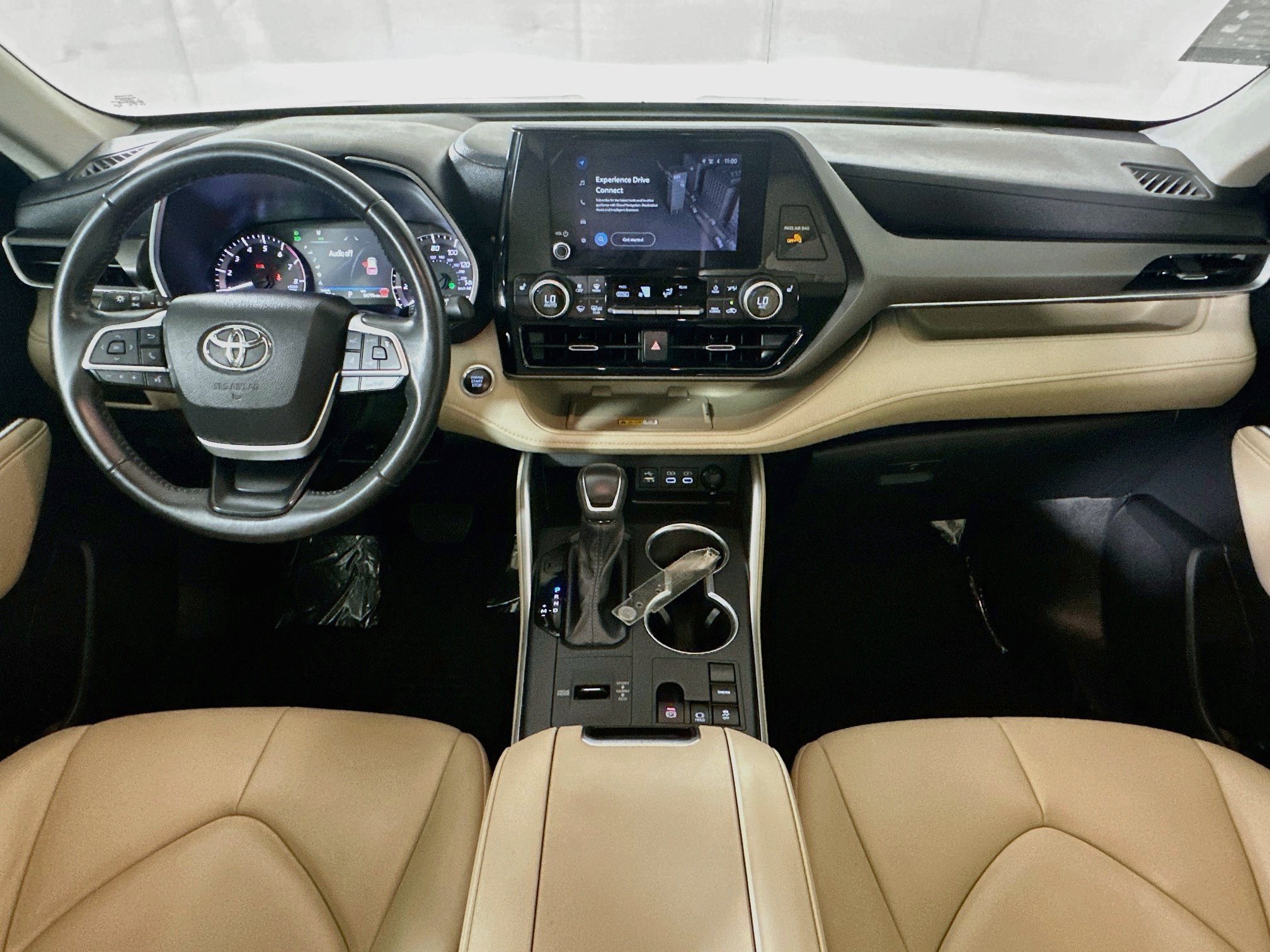 Used 2024 Toyota Highlander XLE FWD image 27
