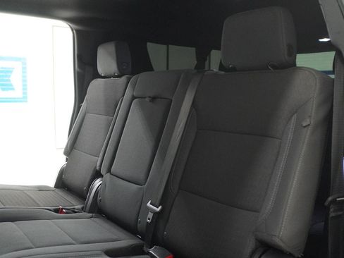 Used 2025 Chevrolet Suburban LS RWD image 28