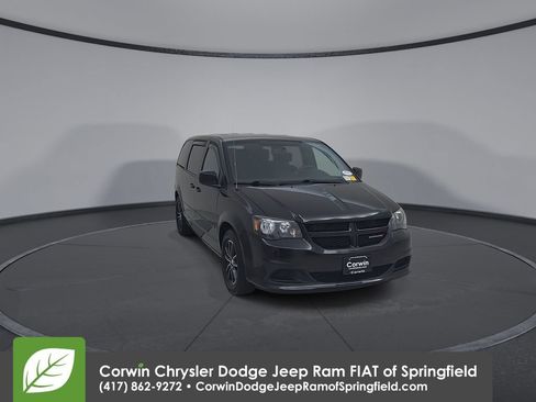 Used 2017 Dodge Grand Caravan SE FWD image 4