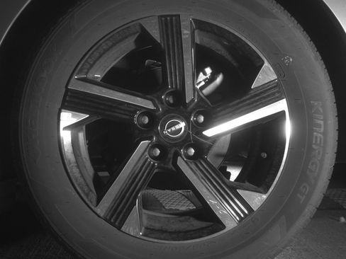Used 2025 Nissan Sentra SV FWD image 14