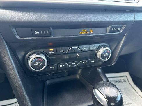Used 2018 MAZDA MAZDA3 Touring FWD image 21