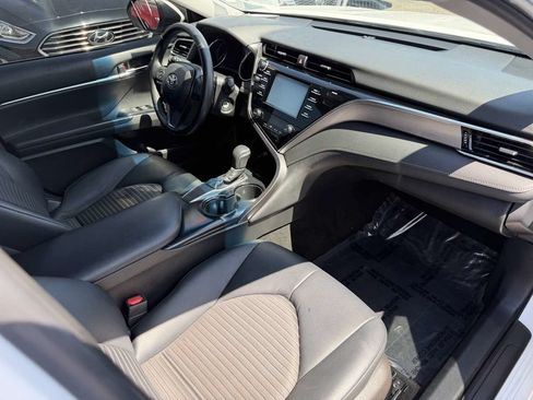 Used 2018 Toyota Camry SE FWD image 18