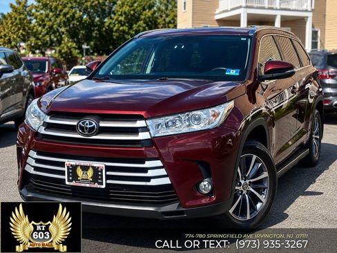 Used 2018 Toyota Highlander XLE AWD/4WD image 1