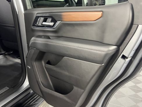 Used 2025 GMC Yukon Denali image 30