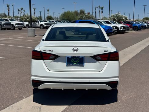 Used 2024 Nissan Altima 2.5 SV FWD image 4