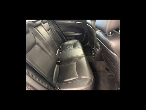 Used 2011 Chrysler 300 C RWD image 19