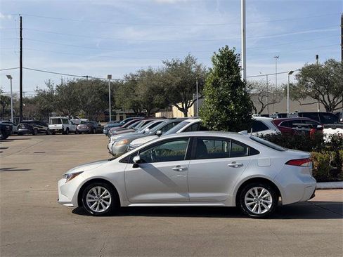 Certified 2025 Toyota Corolla LE image 4