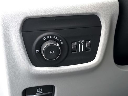 Used 2021 Jeep Grand Cherokee L Summit w/ Luxury Tech Group V image 31