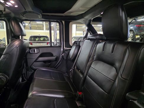 Used 2022 Jeep Wrangler Unlimited Sahara AWD/4WD image 11