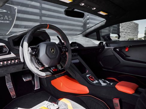 Used 2024 Lamborghini Huracan STO image 2