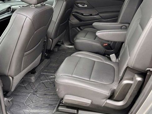 Used 2023 Chevrolet Traverse LT w/ LPO, Floor Liner Package FWD image 4