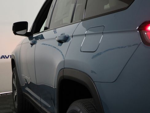 New 2026 Jeep Grand Cherokee L Limited AWD/4WD image 11