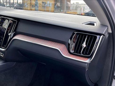 Used 2024 Volvo S60 B5 Plus image 21