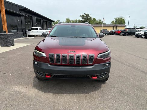 Used 2019 Jeep Cherokee Trailhawk w/ Cold Weather Group AWD/4WD image 2