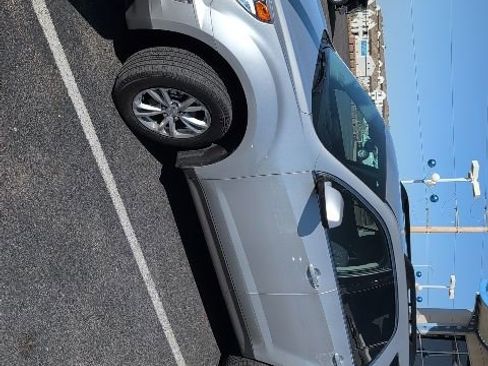 Used 2017 Chevrolet Equinox LT w/ Convenience Package image 2