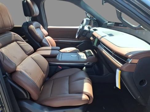 New 2026 Lincoln Navigator Reserve AWD/4WD image 13