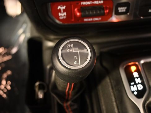 Used 2018 Jeep Wrangler Unlimited Rubicon AWD/4WD image 35