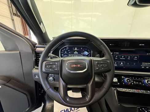 Used 2024 GMC Sierra 1500 AT4 w/ Technology Package AWD/4WD image 11