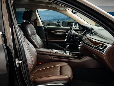 Used 2016 BMW 750i xDrive image 24