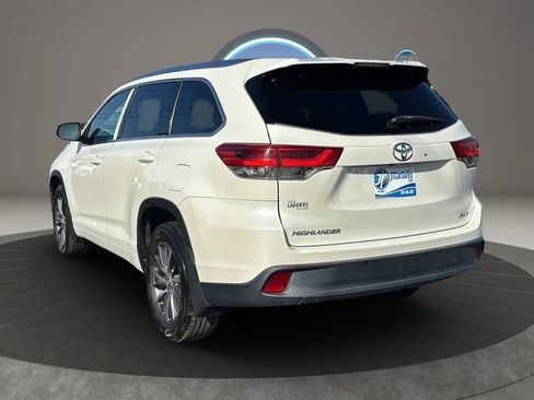 Used 2018 Toyota Highlander XLE image 11