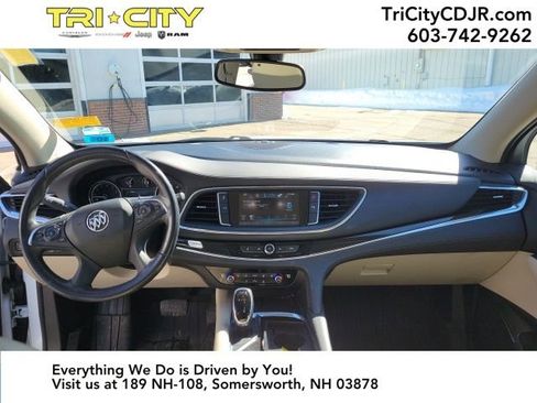 Used 2018 Buick Enclave Essence image 19