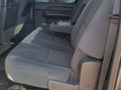 Used 2007 GMC Sierra 2500 SLE w/ Z71 Off-Road Package AWD/4WD image 8