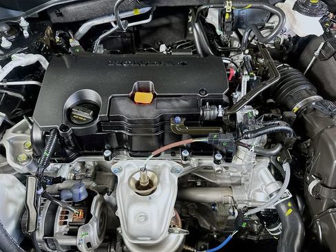 Certified 2025 Honda HR-V Sport image 32