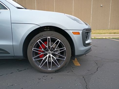 Certified 2022 Porsche Macan S AWD/4WD image 7