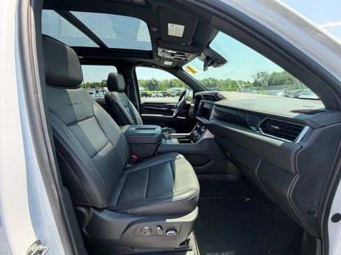 Used 2023 GMC Yukon XL Denali AWD/4WD image 13
