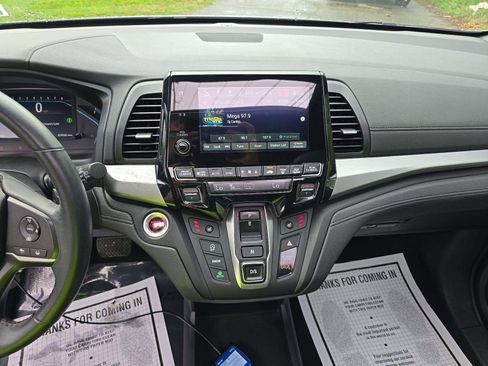 Certified 2023 Honda Odyssey Sport image 8