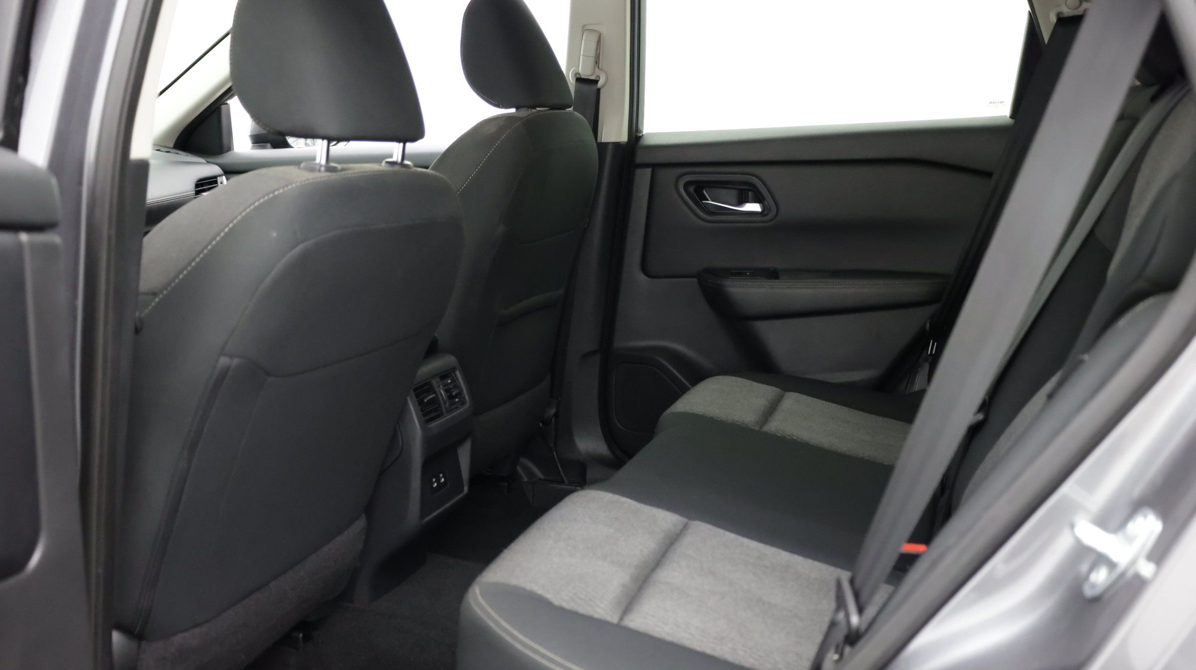 Used 2024 Nissan Rogue SV AWD/4WD image 27