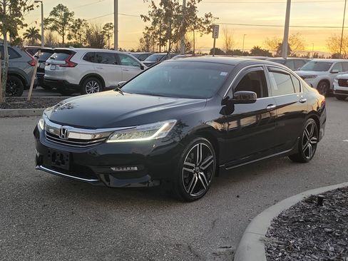 Used 2017 Honda Accord Touring image 7