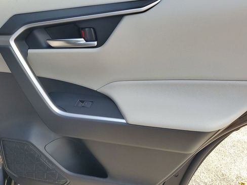 Used 2025 Toyota RAV4 XLE image 42