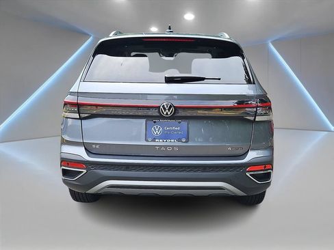 Certified 2025 Volkswagen Taos SE w/ Panoramic Sunroof Package AWD/4WD image 6