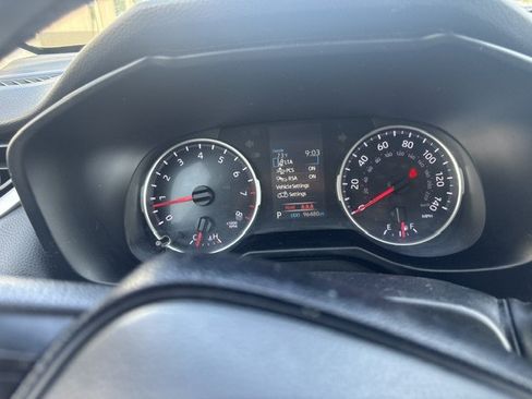 Used 2020 Toyota RAV4 LE AWD/4WD image 9