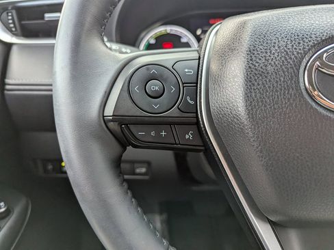 Used 2024 Toyota Venza LE image 25