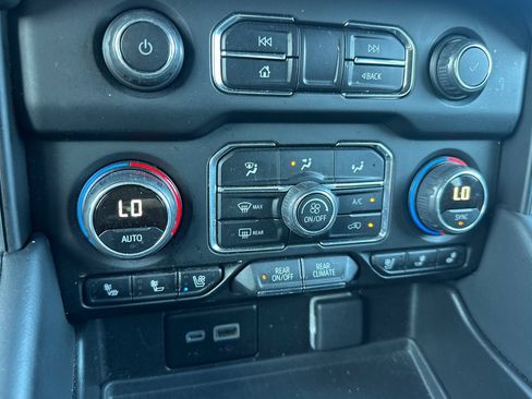 Used 2024 Chevrolet Tahoe Premier RWD image 27