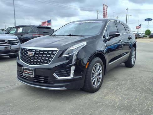 Used 2022 Cadillac XT5 Premium Luxury w/ Technology Package FWD image 3