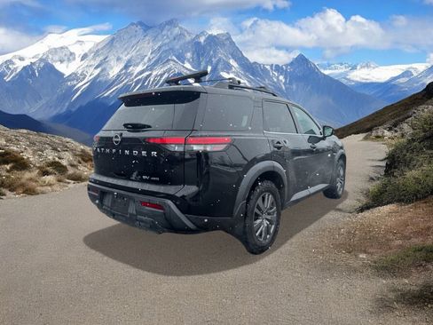 Used 2022 Nissan Pathfinder SV image 5