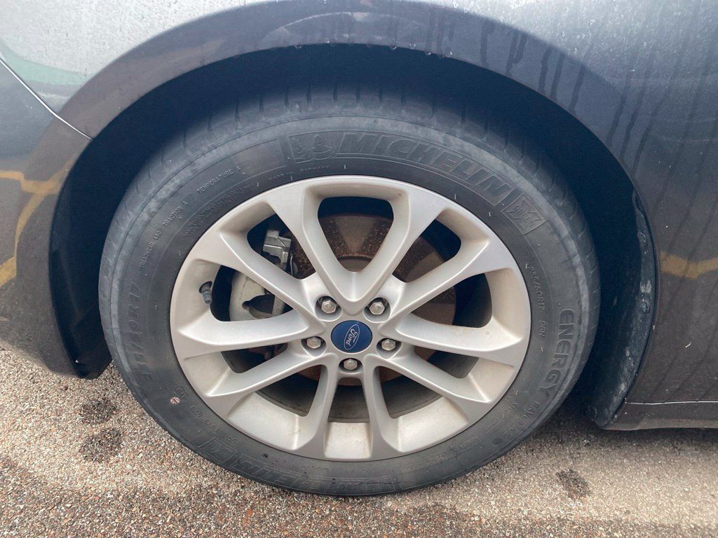 Used 2020 Ford Fusion SE FWD image 17