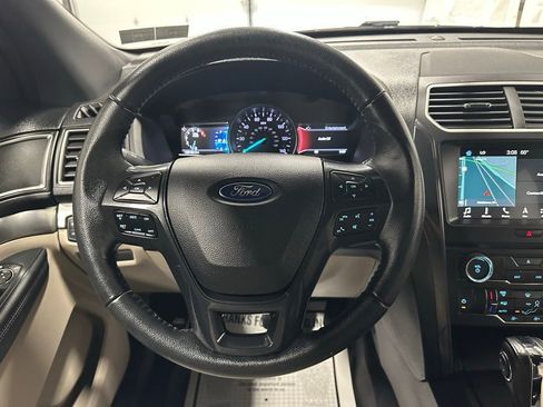 Used 2018 Ford Explorer XLT w/ Equipment Group 201A AWD/4WD image 18