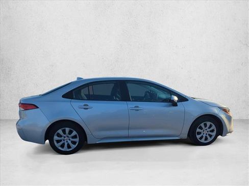 Used 2021 Toyota Corolla LE image 4