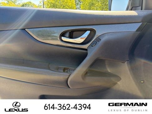 Used 2016 Nissan Rogue SL w/ SL Premium Package AWD/4WD image 16