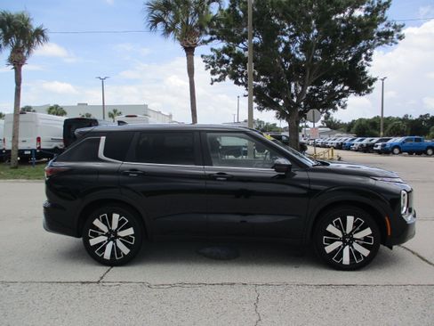 Used 2025 Mitsubishi Outlander SE FWD image 7