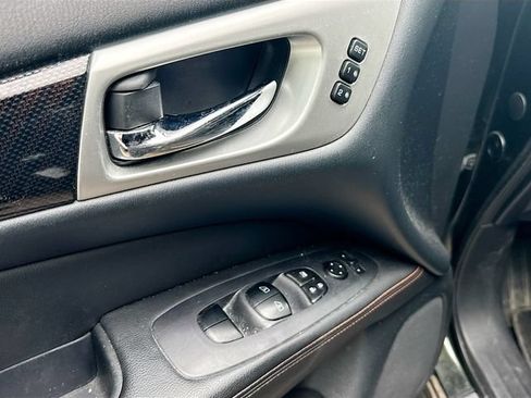 Used 2019 Nissan Pathfinder SL AWD/4WD image 14