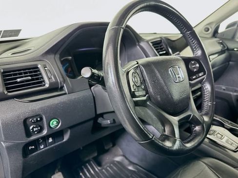 Used 2021 Honda Pilot Touring image 11