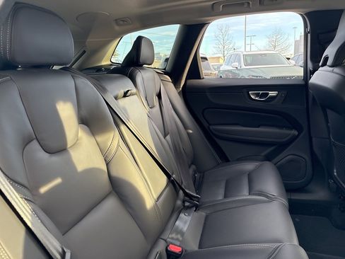 Used 2023 Volvo XC60 B5 Ultimate w/ Climate Package image 10
